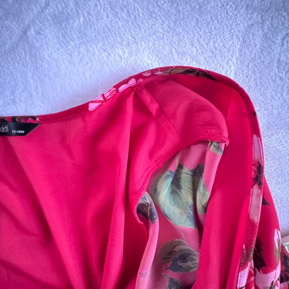 Rose Wrap Georgette Wrap Dress Size 1x - 16W for 5'10" tall person - Picture 10 of 10